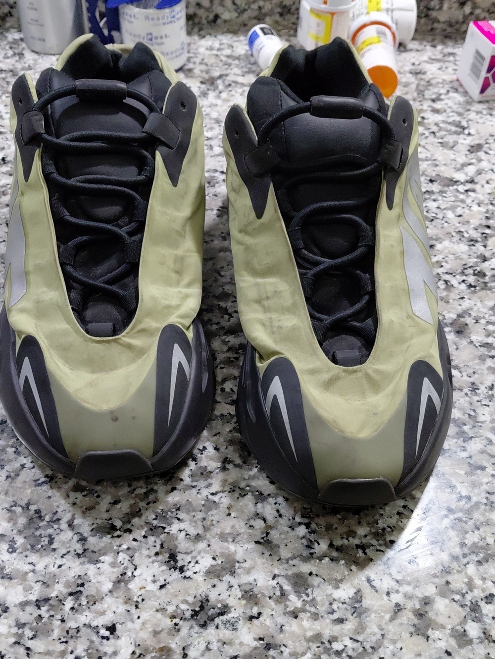 Yeezy Side 10.5 Green/black Little Wear